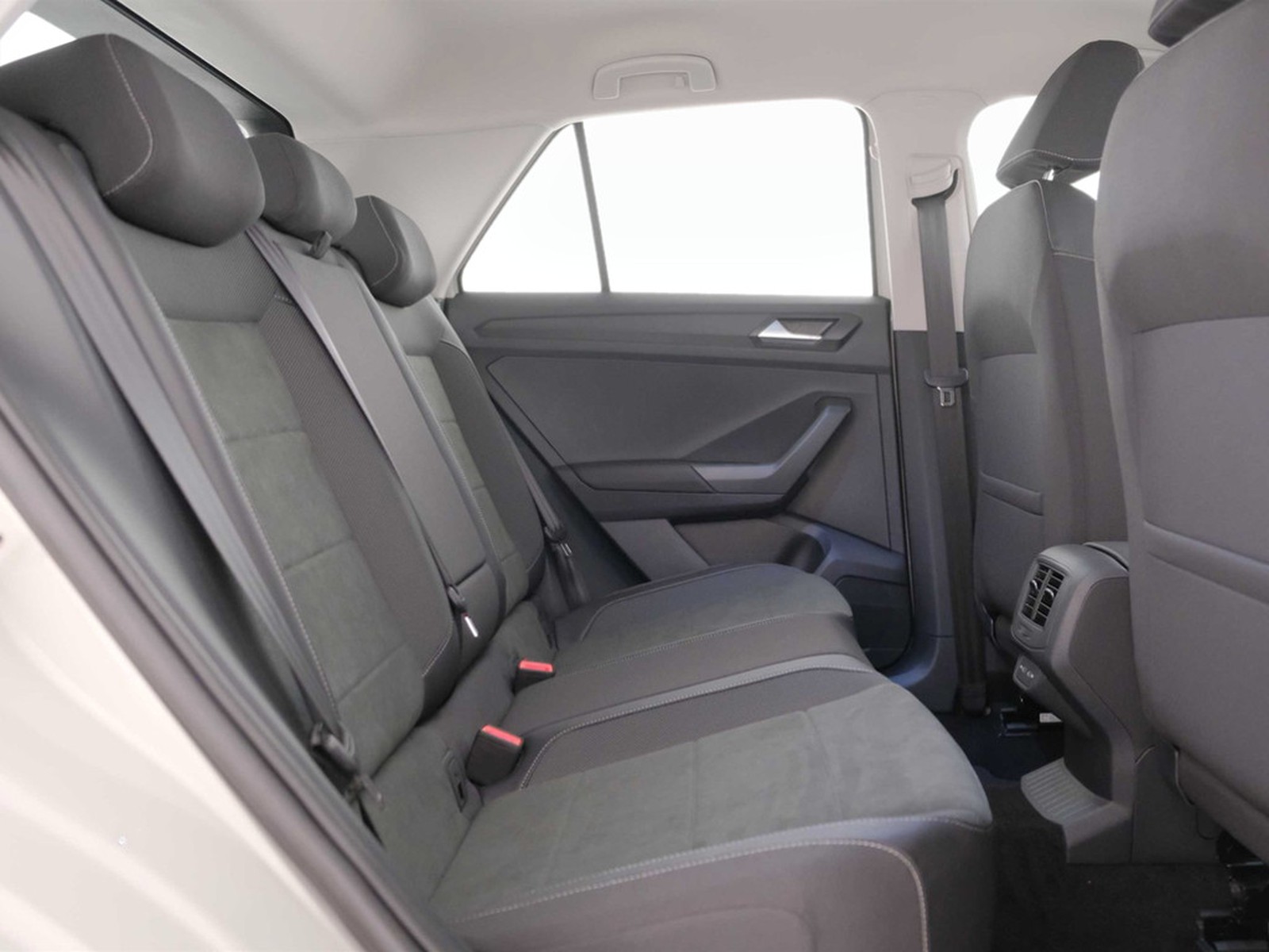 44 - Volkswagen T-Roc 1.5 tsi act style dsg