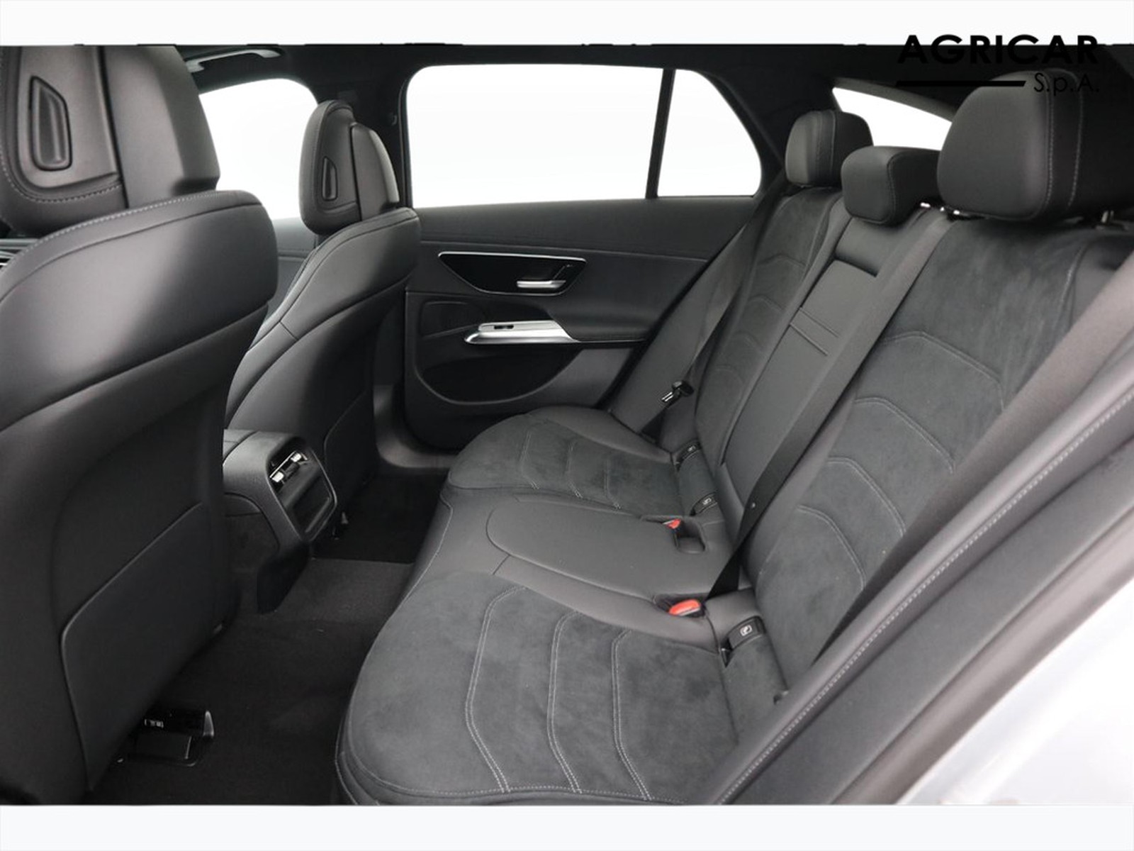 8 - Mercedes Classe E station wagon 300 de plug in hybrid amg line advanced plus 4matic 9g-tronic