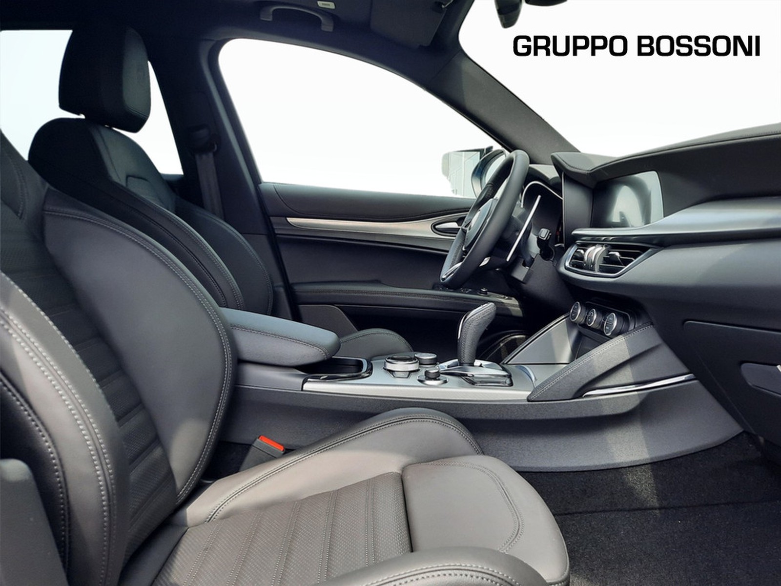 9 - Alfa Romeo Stelvio 2.2 turbo 210cv veloce q4 at8