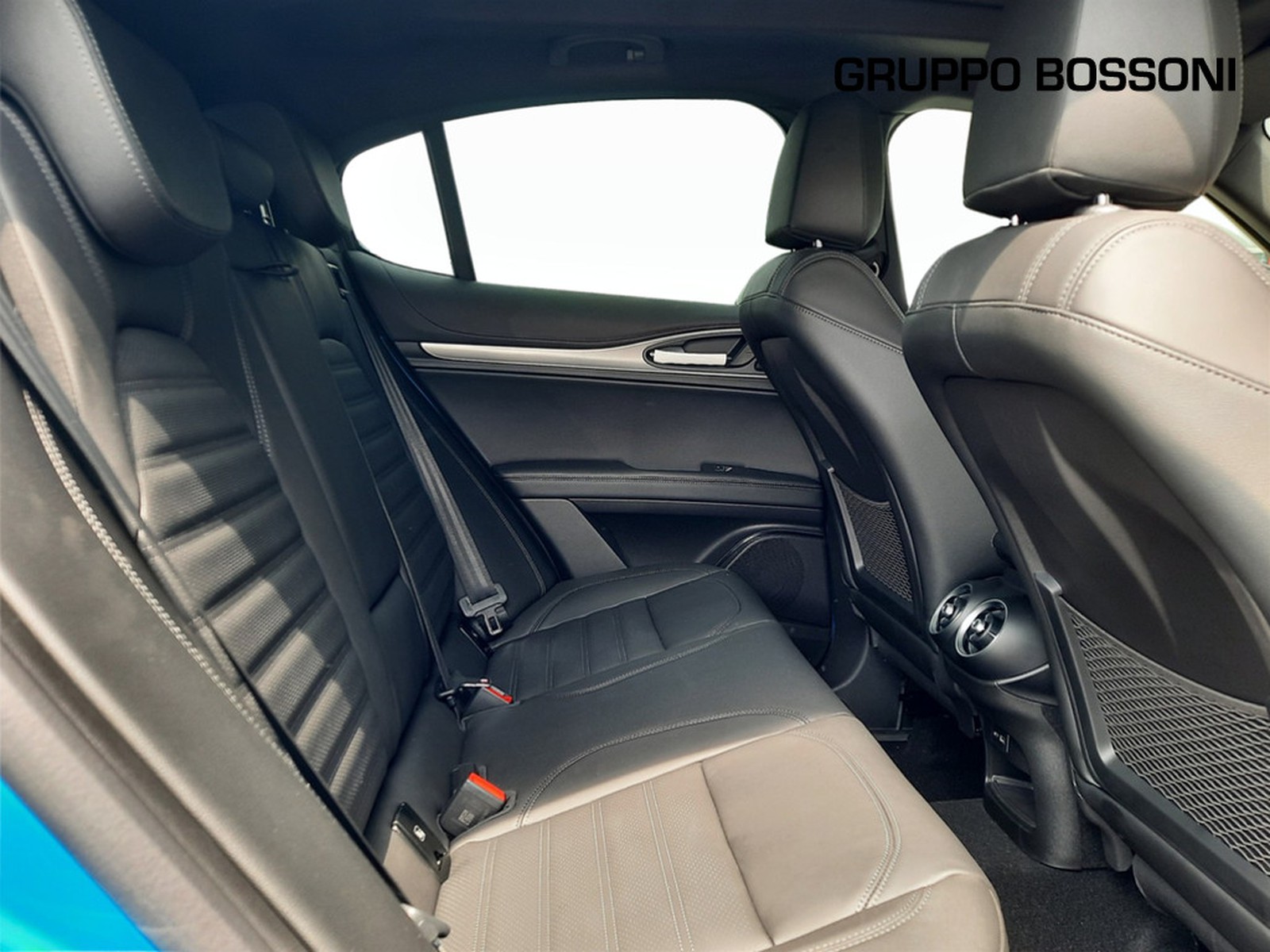 10 - Alfa Romeo Stelvio 2.2 turbo 210cv veloce q4 at8