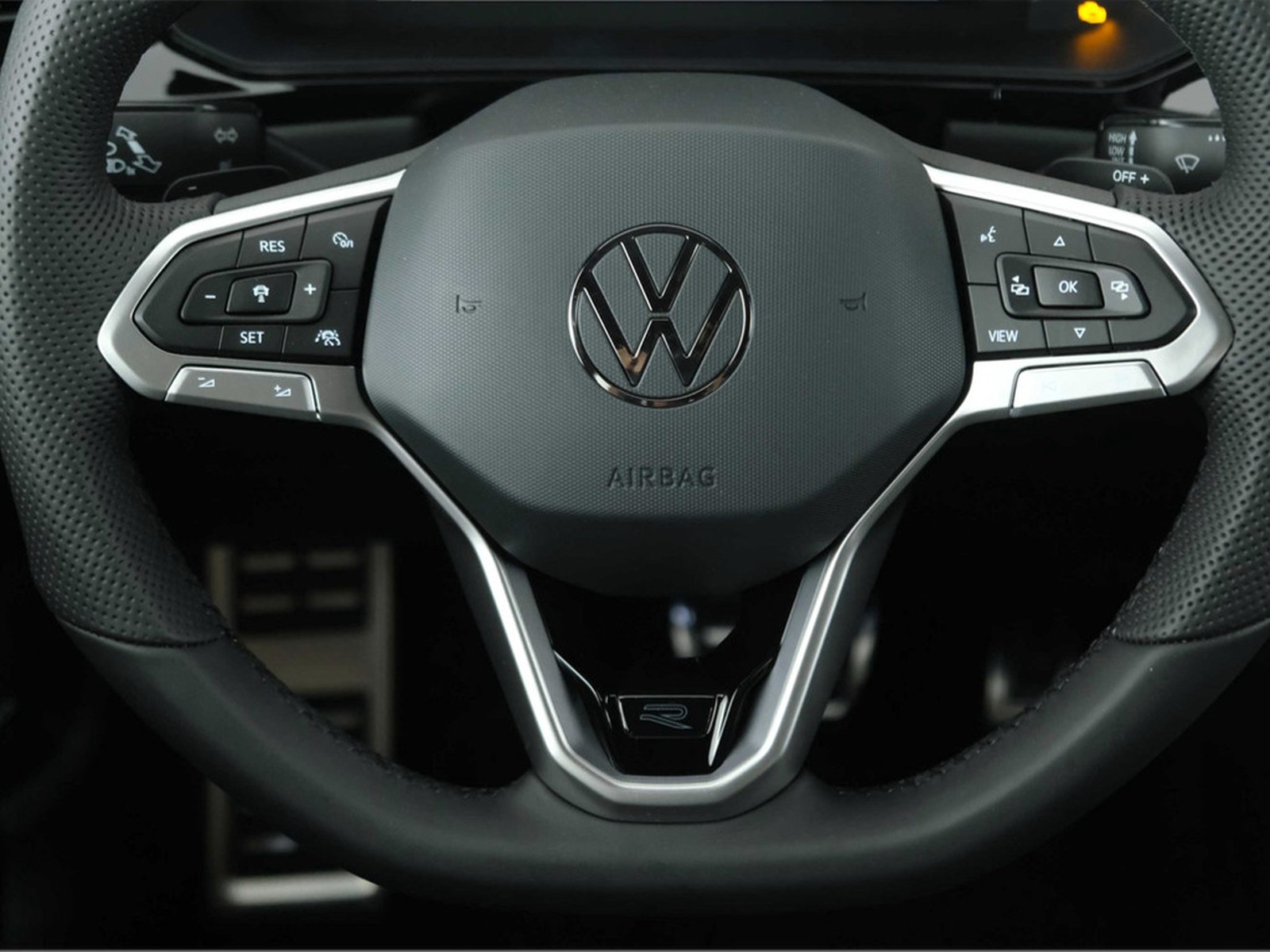 15 - Volkswagen T-Roc 1.5 tsi act r line dsg