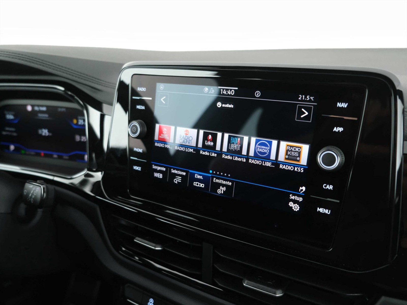 22 - Volkswagen T-Roc 1.5 tsi act r line dsg