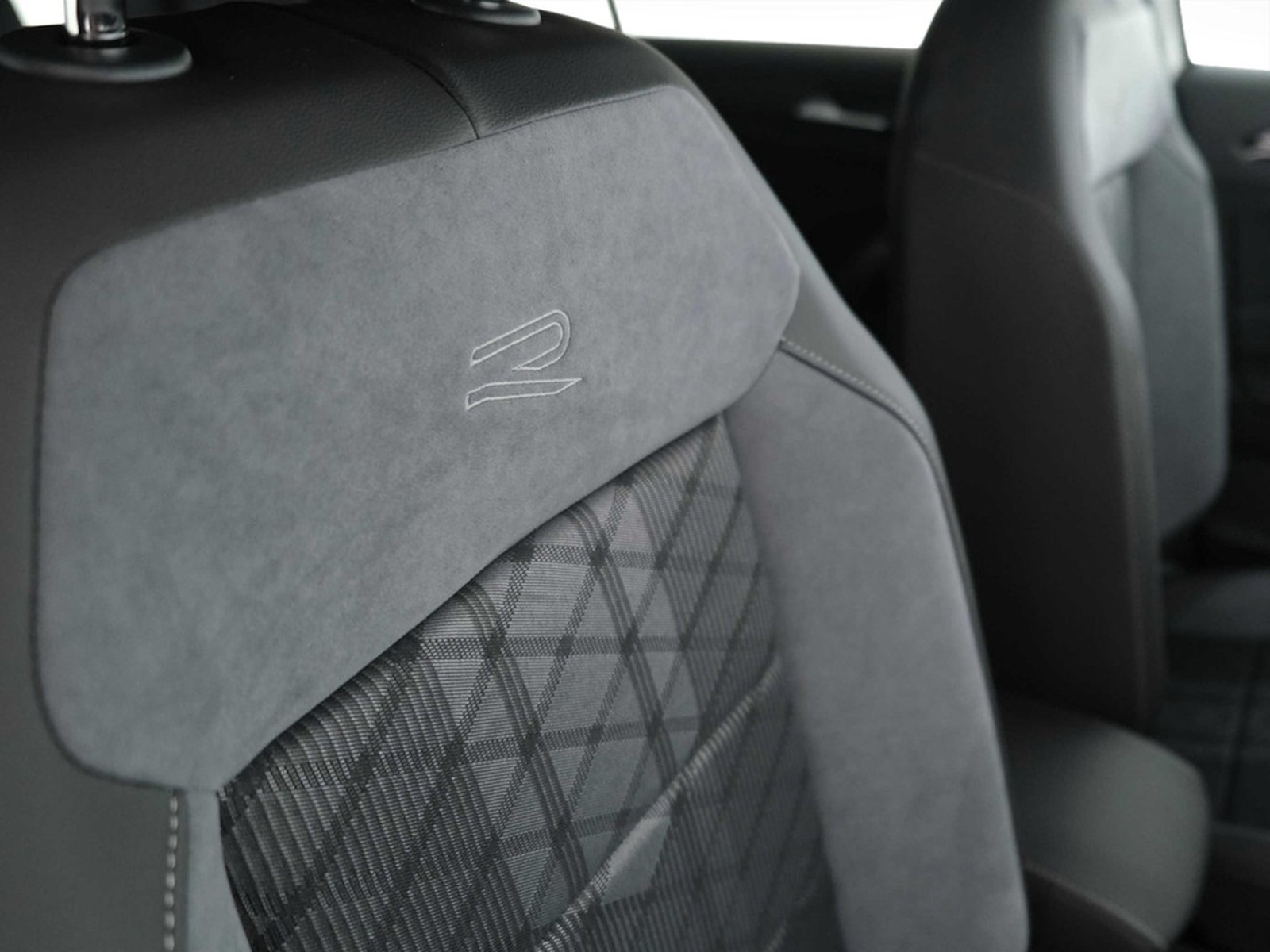 30 - Volkswagen T-Roc 1.5 tsi act r line dsg