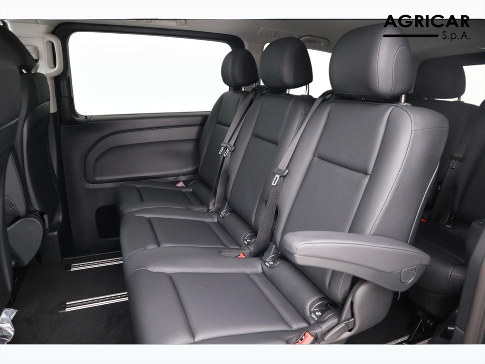 8 - Mercedes Vans Vito 116 cdi long tourer auto my20