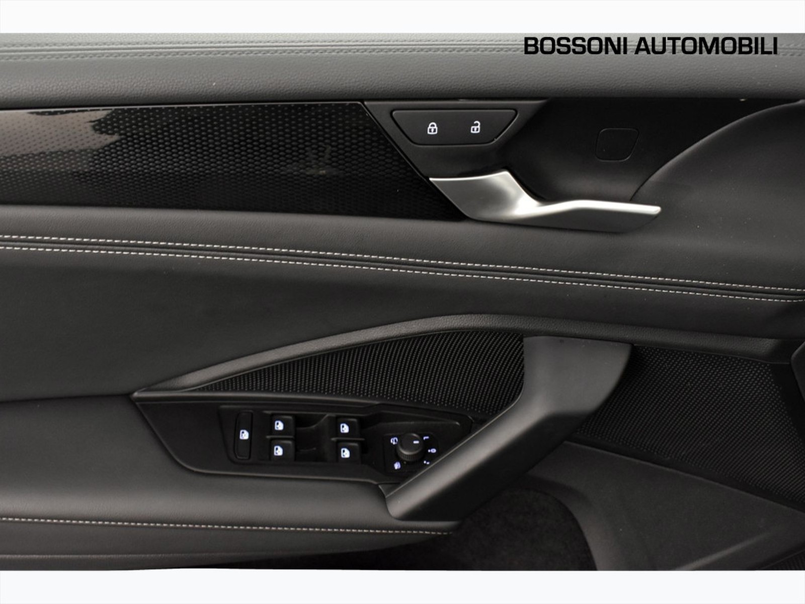 16 - Volkswagen Tiguan 2.0 tdi scr 150cv life dsg