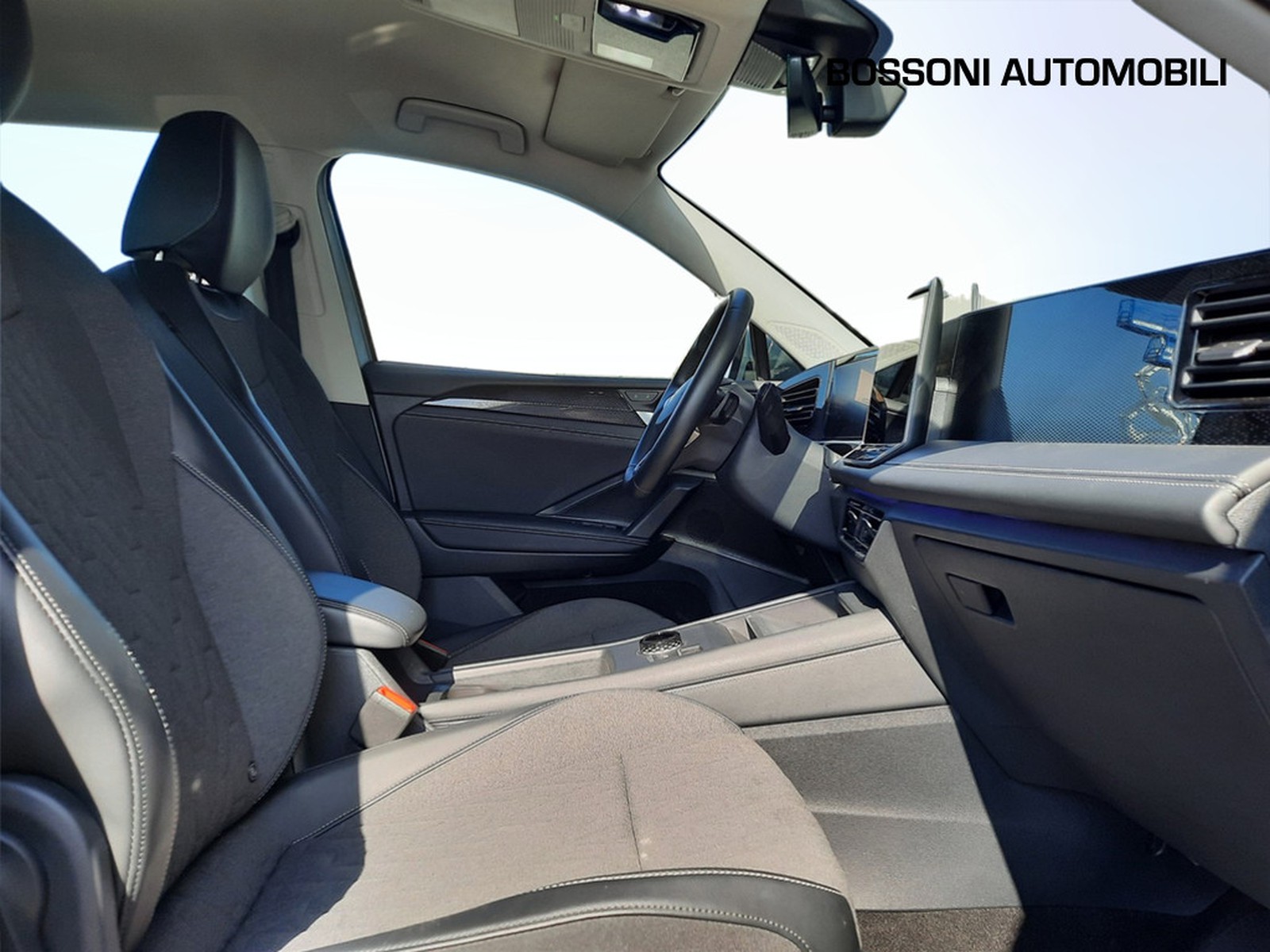 9 - Volkswagen Tiguan 2.0 tdi scr 150cv life dsg