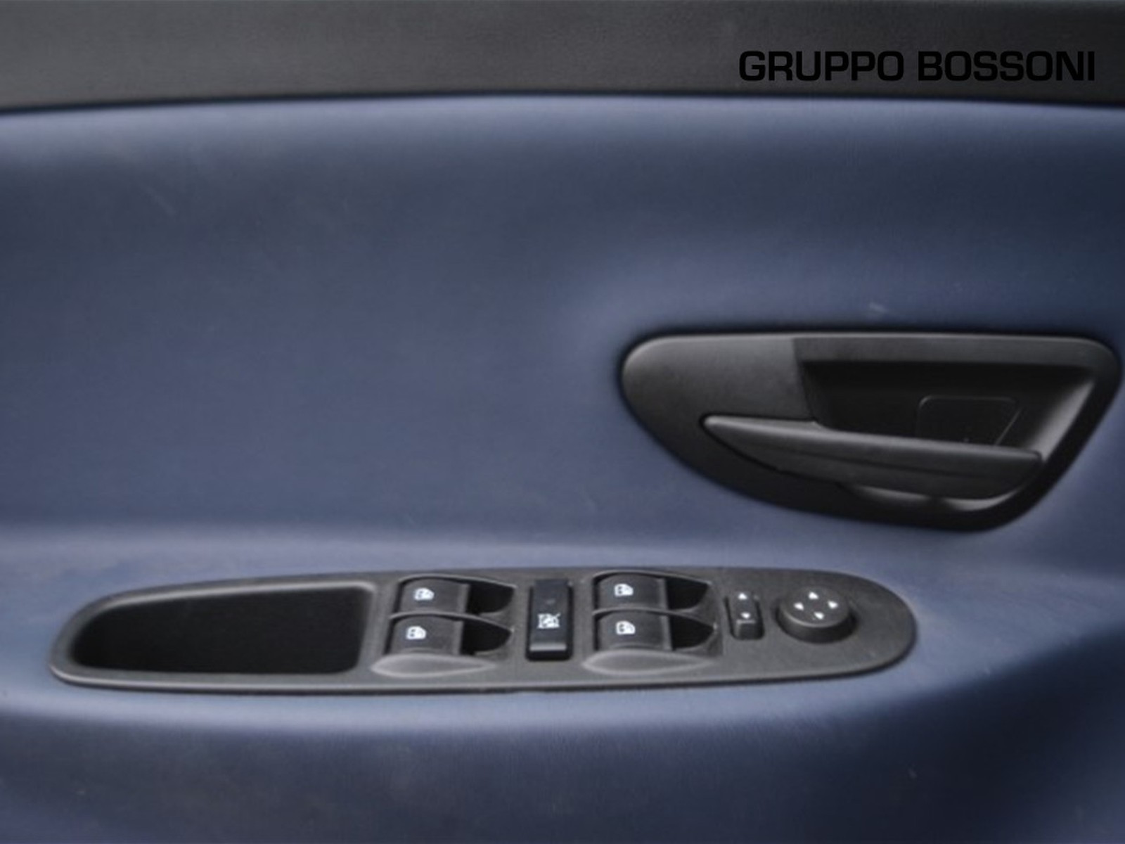 16 - Lancia Ypsilon 1.0 firefly hybrid 70cv platino s&s