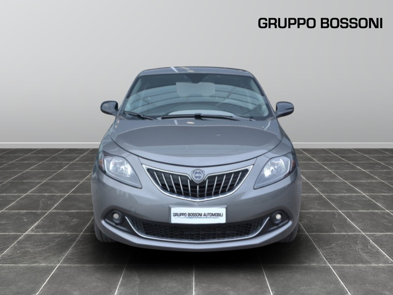 2 - Lancia Ypsilon 1.0 firefly hybrid 70cv platino s&s