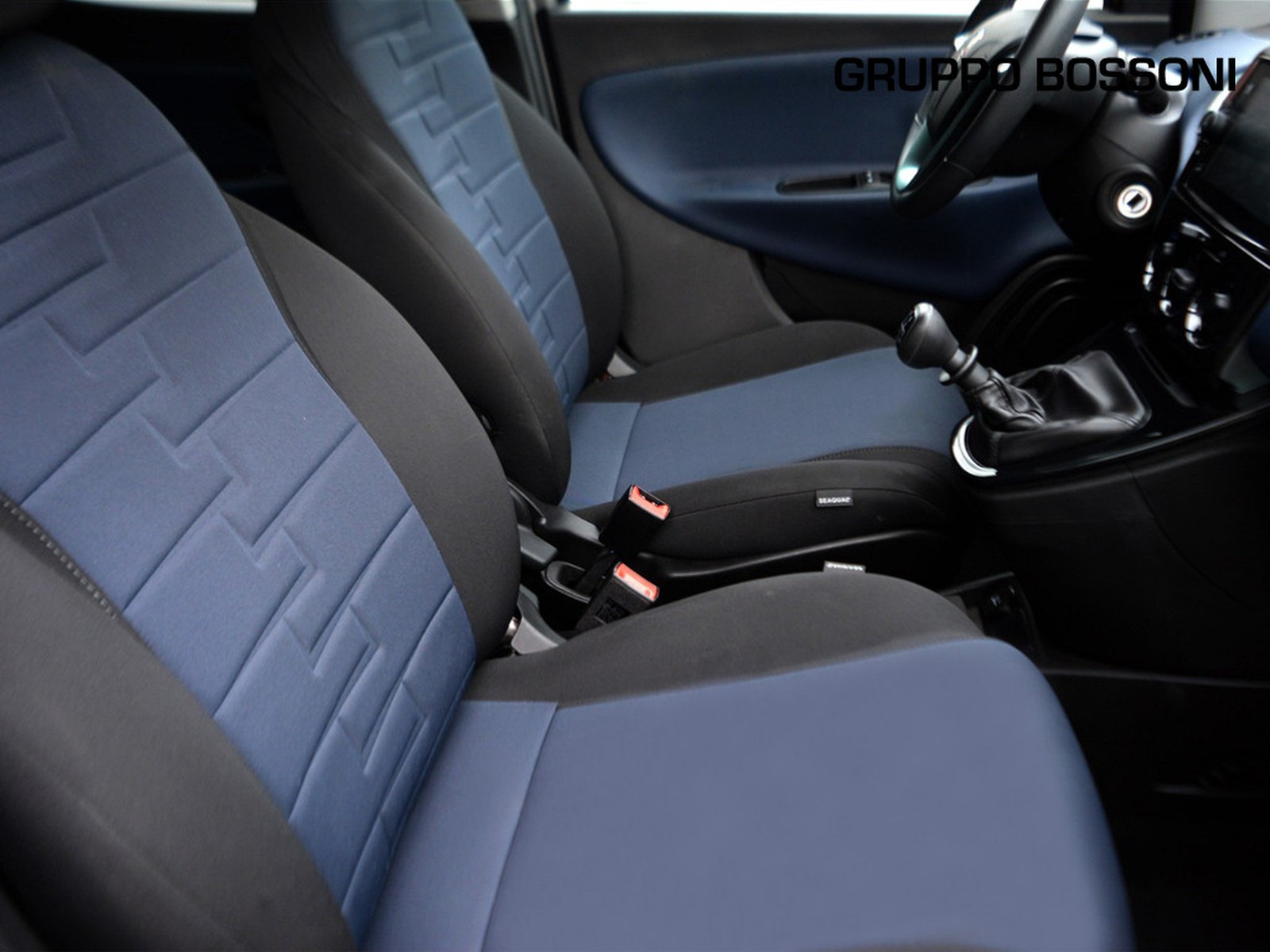 5 - Lancia Ypsilon 1.0 firefly hybrid 70cv platino s&s