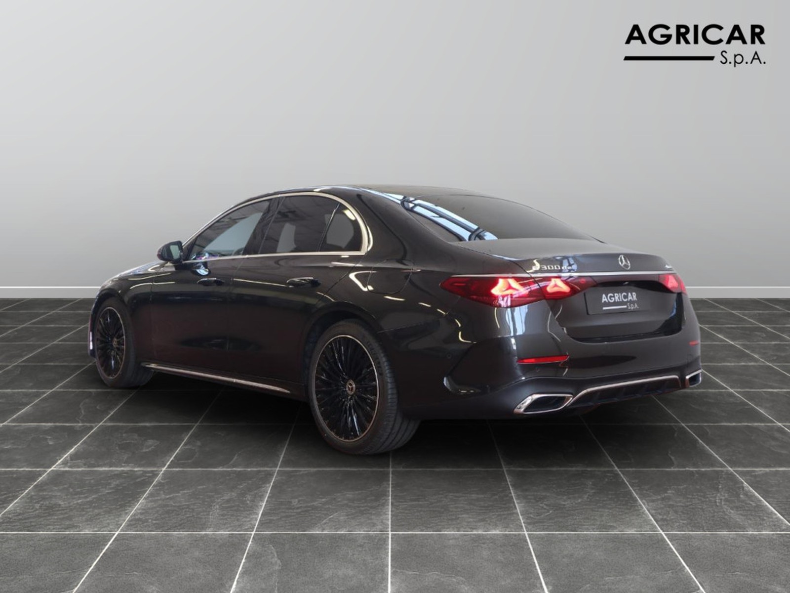 5 - Mercedes Classe E berlina 300 de plug in hybrid amg line premium 4matic 9g-tronic