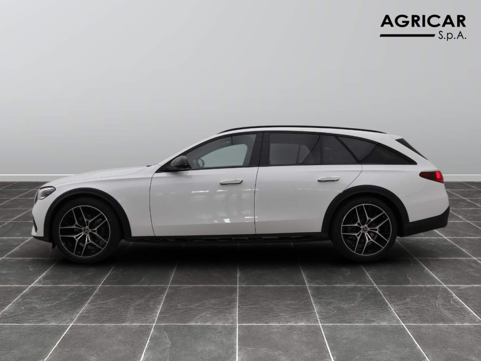 3 - Mercedes Classe E station wagon all-terrain 220 d premium 4matic 9g-tronic