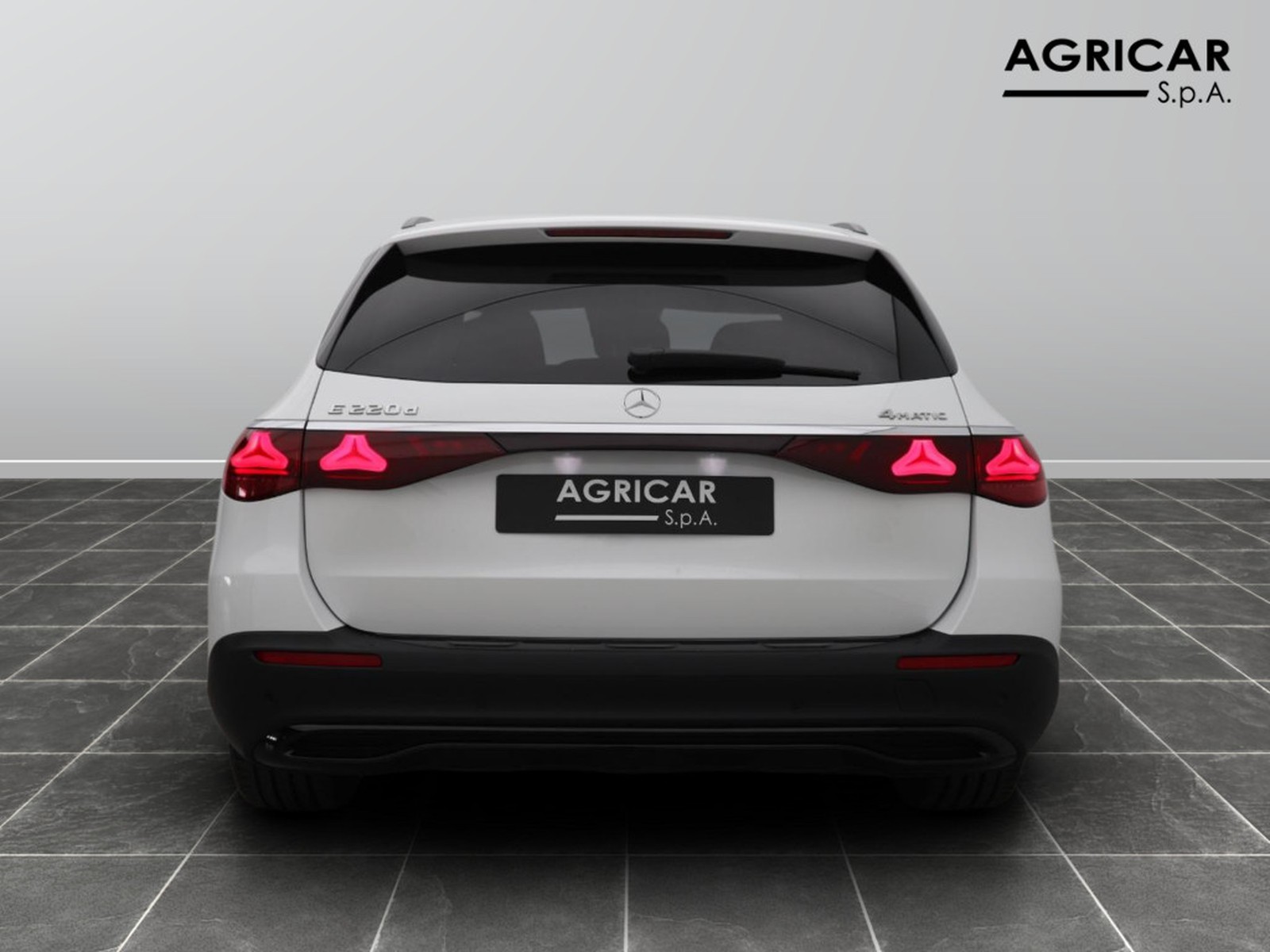 6 - Mercedes Classe E station wagon all-terrain 220 d premium 4matic 9g-tronic