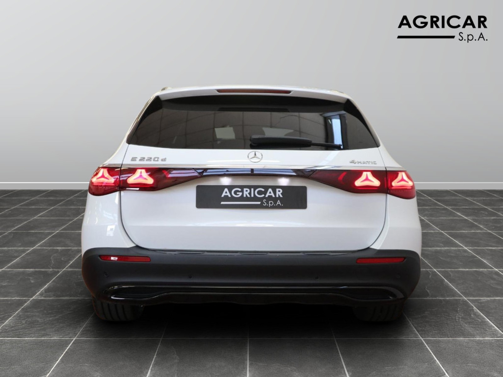 6 - Mercedes Classe E station wagon all-terrain 220 d premium 4matic 9g-tronic