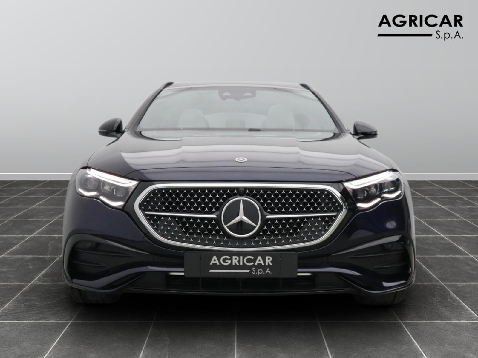 2 - Mercedes Classe E station wagon 220 d amg line premium 4matic 9g-tronic