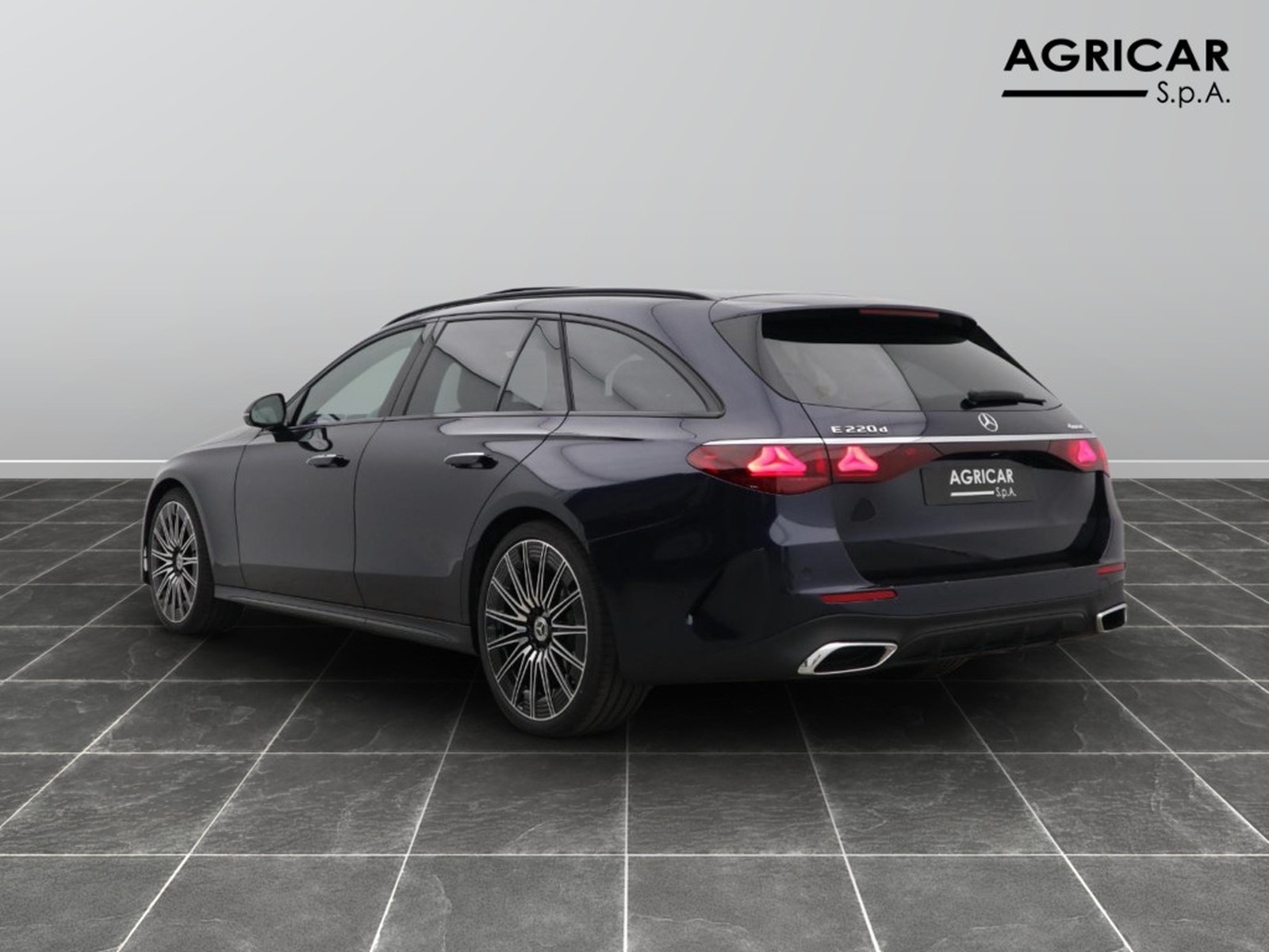 5 - Mercedes Classe E station wagon 220 d amg line premium 4matic 9g-tronic