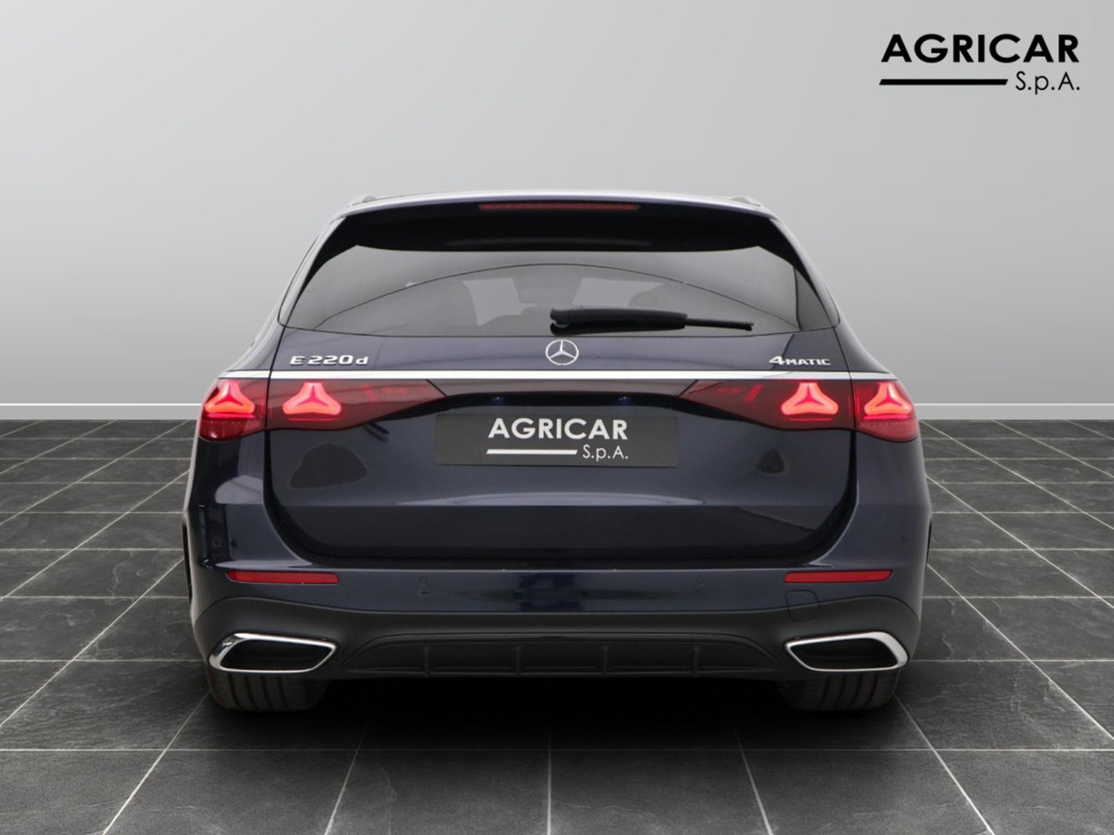6 - Mercedes Classe E station wagon 220 d amg line premium 4matic 9g-tronic