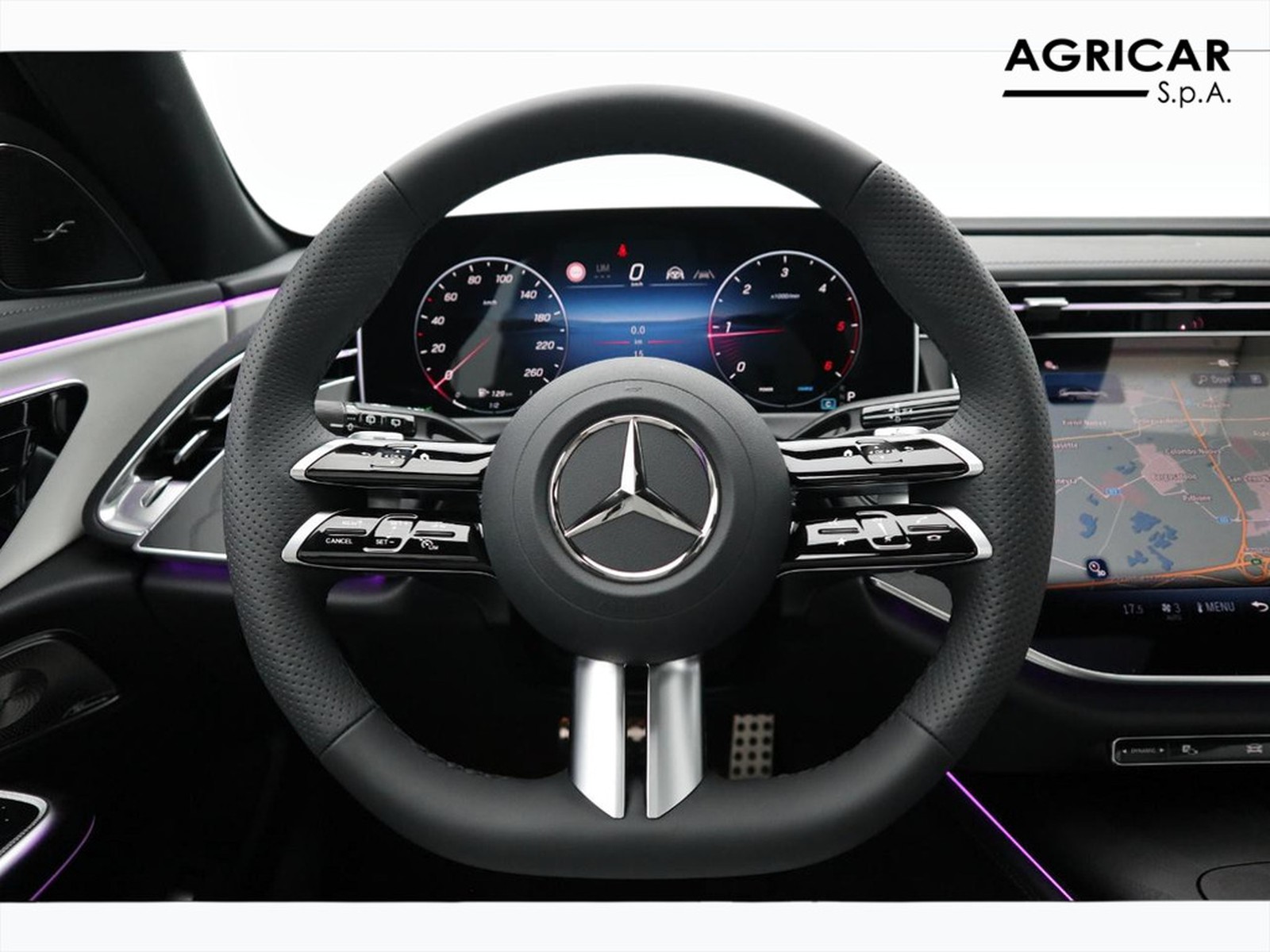 17 - Mercedes Classe E station wagon 220 d amg line premium 4matic 9g-tronic