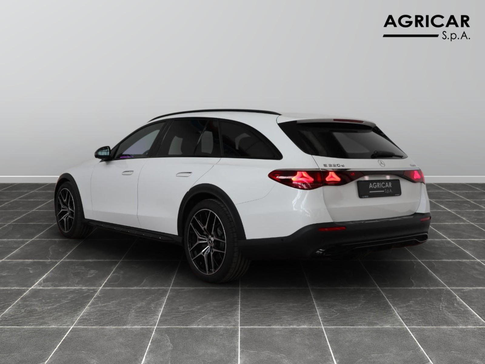 5 - Mercedes Classe E station wagon all-terrain 220 d premium 4matic 9g-tronic