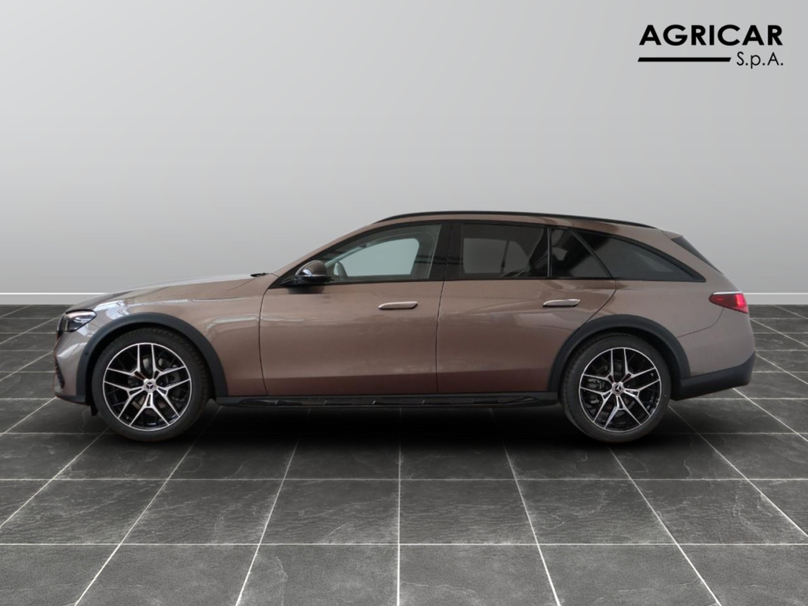 3 - Mercedes Classe E station wagon all-terrain 220 d advanced 4matic 9g-tronic