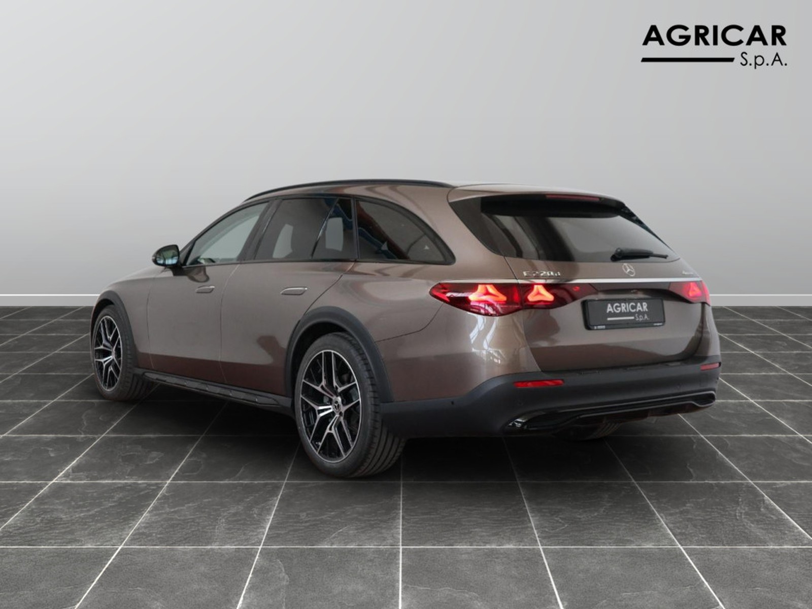 5 - Mercedes Classe E station wagon all-terrain 220 d advanced 4matic 9g-tronic