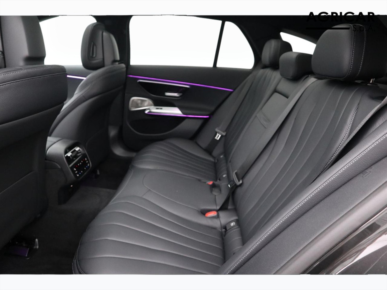 8 - Mercedes Classe E station wagon 300 de plug in hybrid amg line premium plus 4matic 9g-tronic