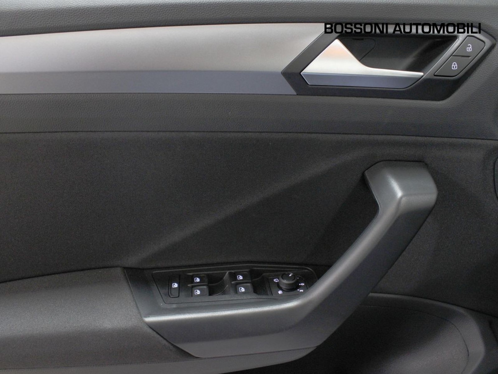 17 - Volkswagen T-Roc 1.0 tsi 115cv sport