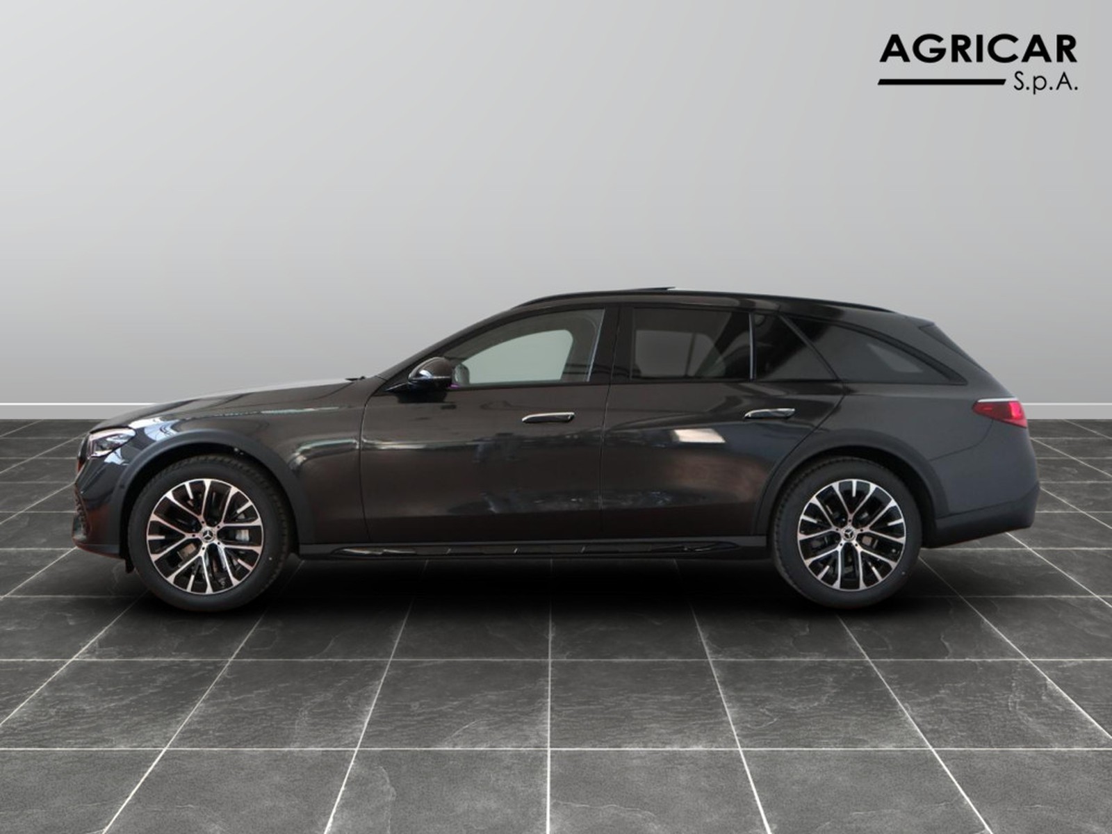 3 - Mercedes Classe E station wagon all-terrain 220 d premium 4matic 9g-tronic