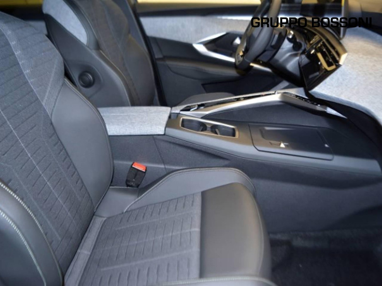 5 - Peugeot 3008 1.2 hybrid 145cv gt e-dcs6