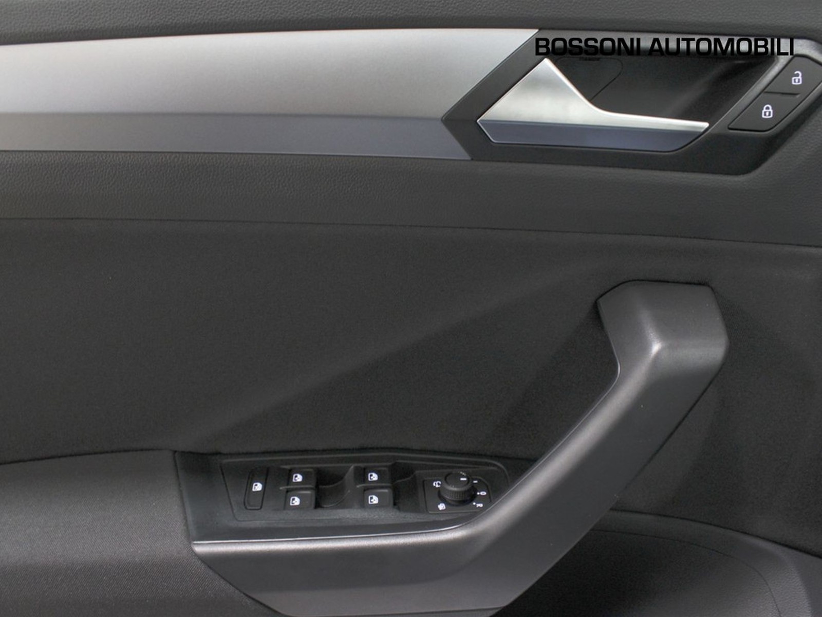 17 - Volkswagen T-Roc 1.0 tsi 115cv sport