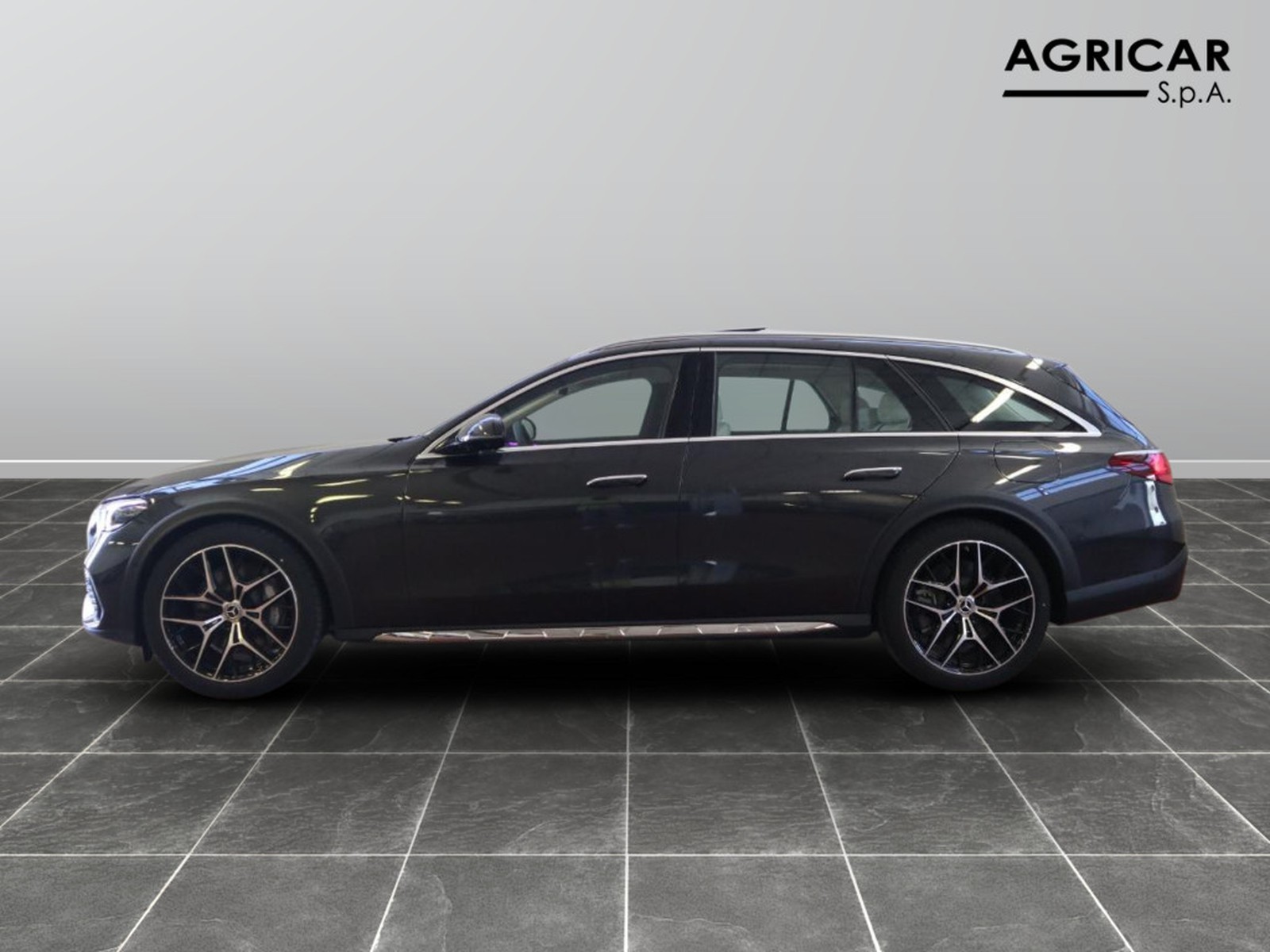 3 - Mercedes Classe E station wagon all-terrain 300 de plug in hybrid premium 4matic 9g-tronic