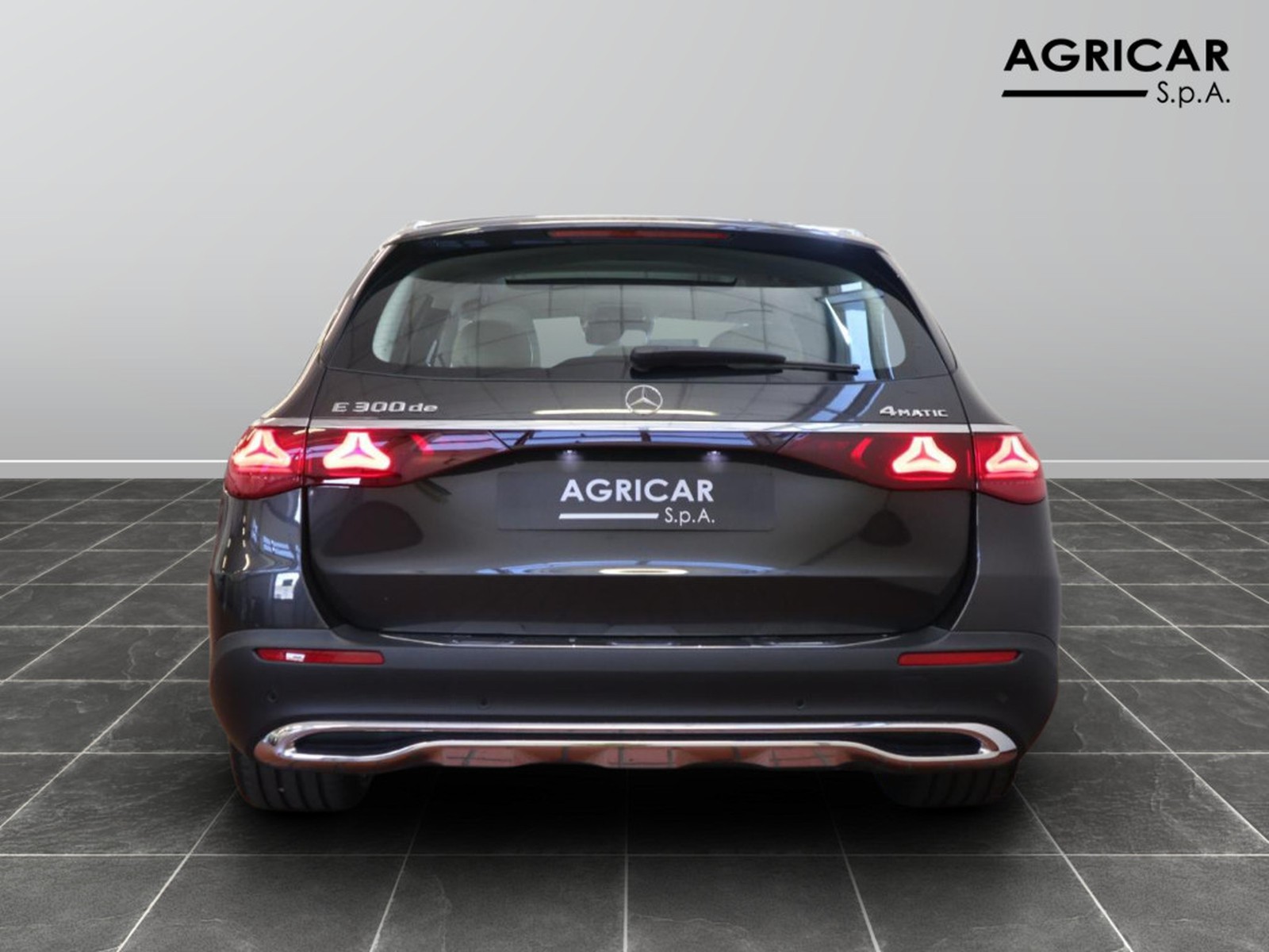 6 - Mercedes Classe E station wagon all-terrain 300 de plug in hybrid premium 4matic 9g-tronic