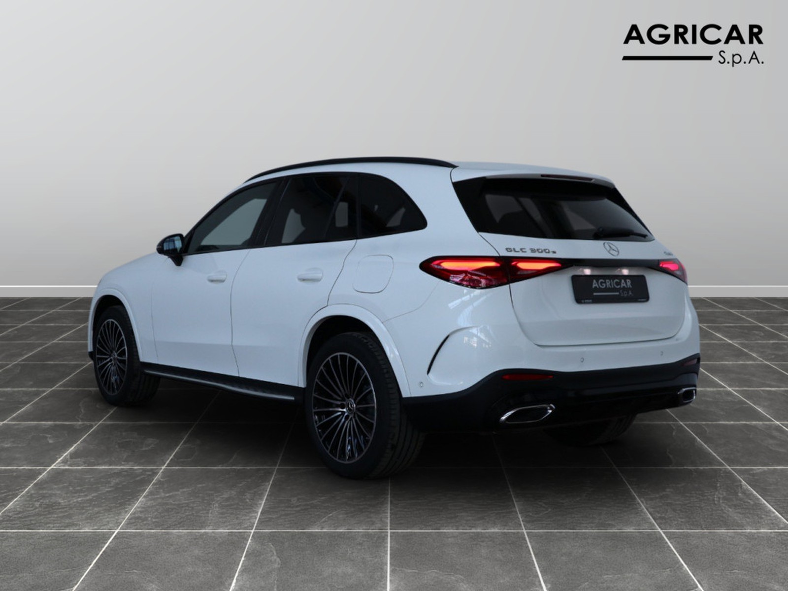 5 - Mercedes GLC suv 300 e amg line advanced plus 4matic 9g-tronic