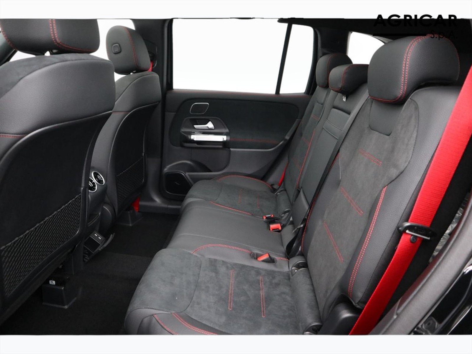 8 - AMG GLB amg 35 amg line premium 4matic 8g-dct