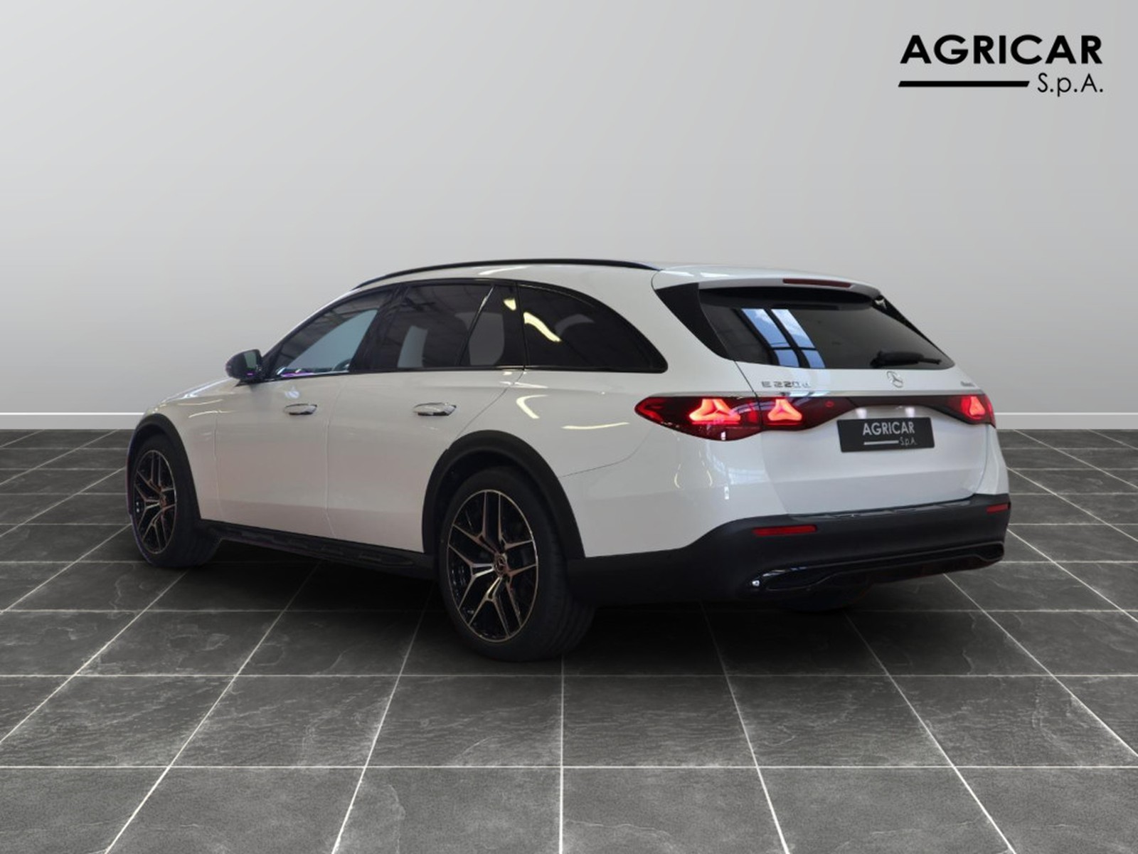 5 - Mercedes Classe E station wagon all-terrain 220 d premium 4matic 9g-tronic