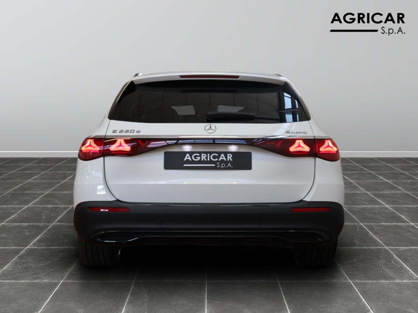 6 - Mercedes Classe E station wagon all-terrain 220 d premium 4matic 9g-tronic