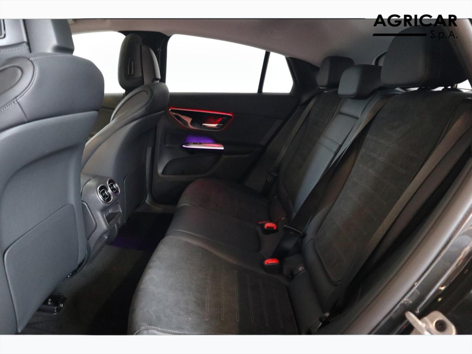 8 - Mercedes GLC coupe 220 d amg line premium 4matic 9g-tronic