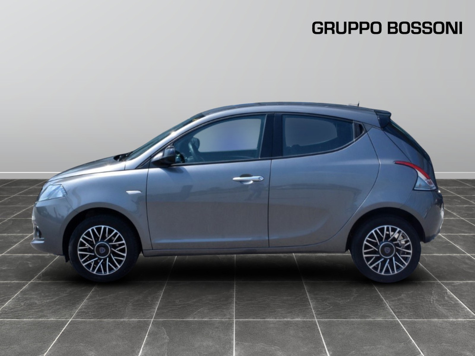 24 - Lancia Ypsilon 1.0 firefly hybrid 70cv platino s&s