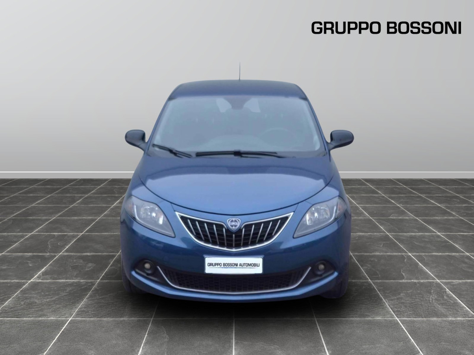 2 - Lancia Ypsilon 1.0 firefly hybrid 70cv platino s&s