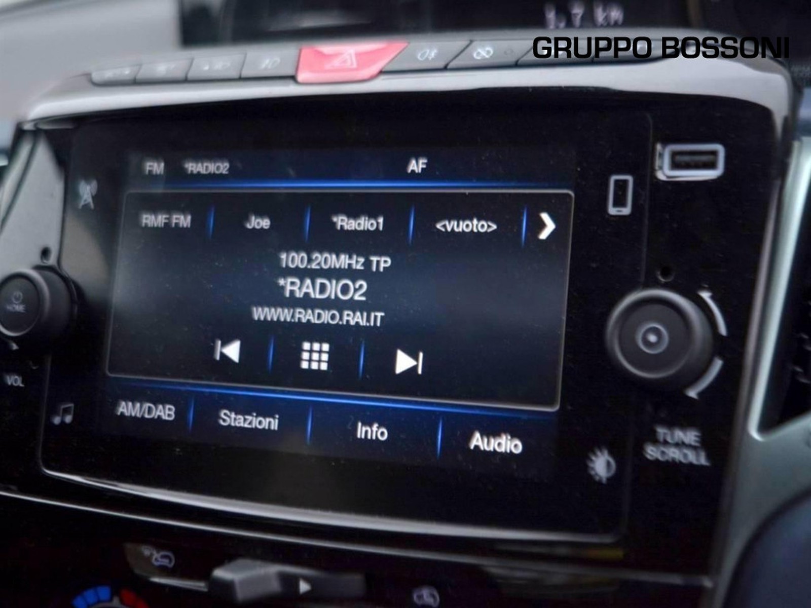 10 - Lancia Ypsilon 1.0 firefly hybrid 70cv platino s&s