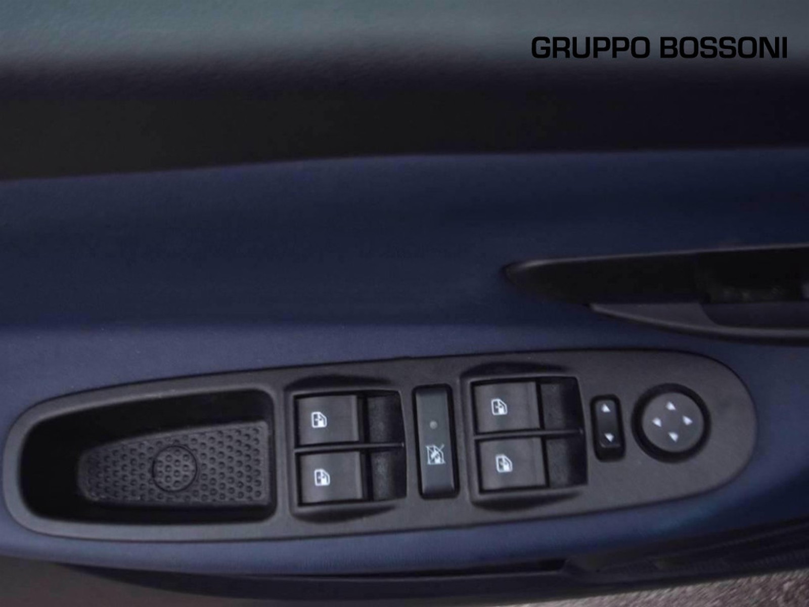 16 - Lancia Ypsilon 1.0 firefly hybrid 70cv platino s&s