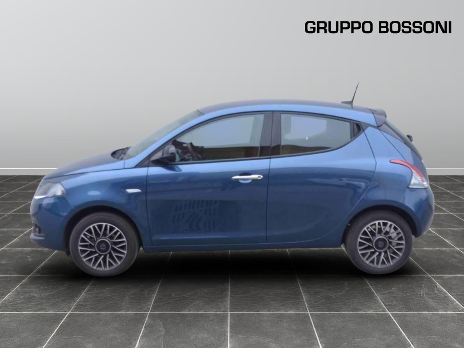 23 - Lancia Ypsilon 1.0 firefly hybrid 70cv platino s&s