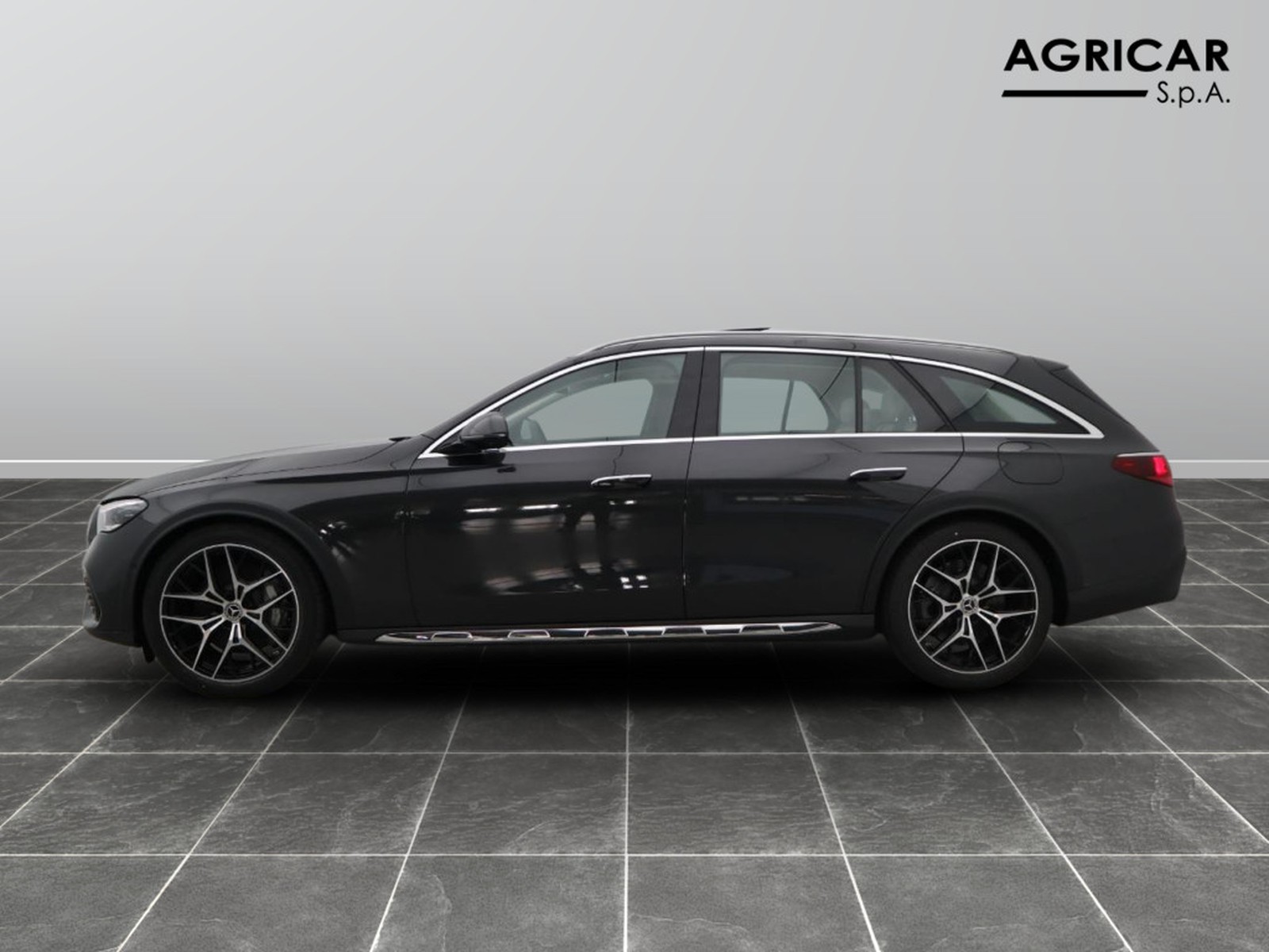 3 - Mercedes Classe E station wagon all-terrain 300 de plug in hybrid premium 4matic 9g-tronic