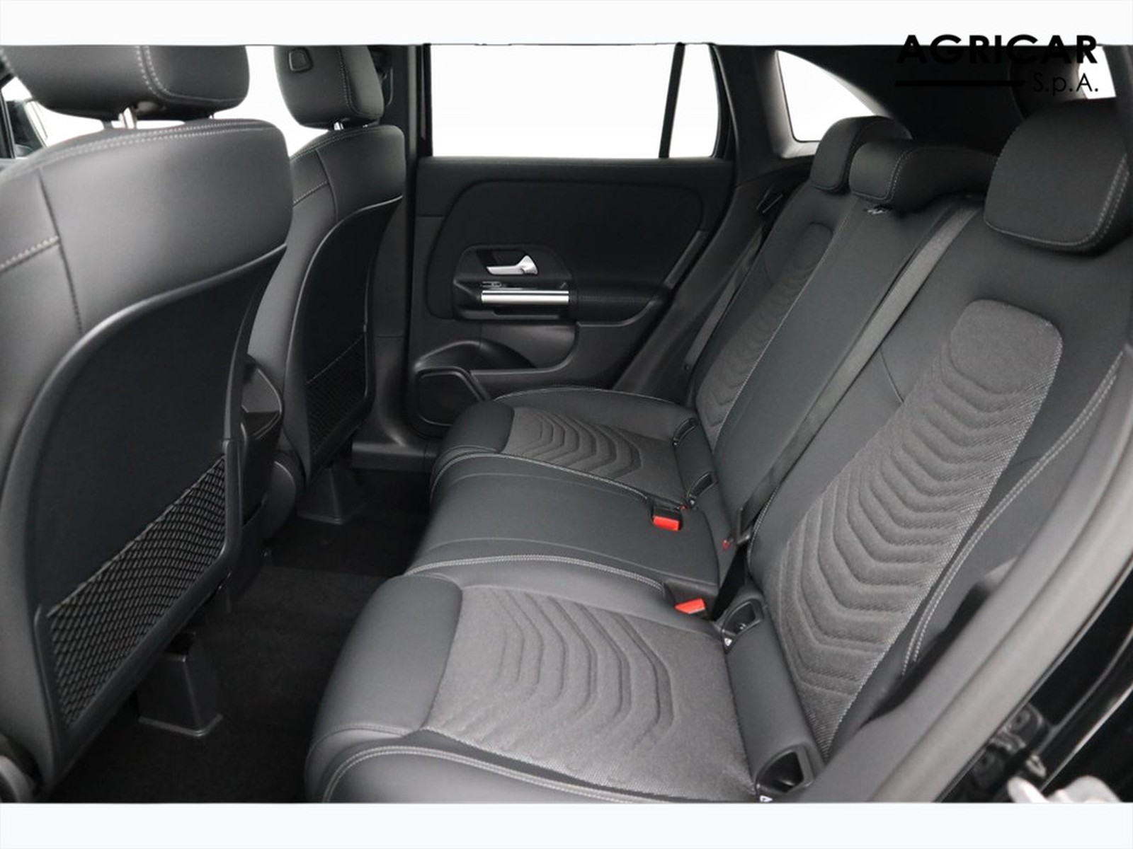 8 - Mercedes GLA 180 d progressive advanced 8g-dct