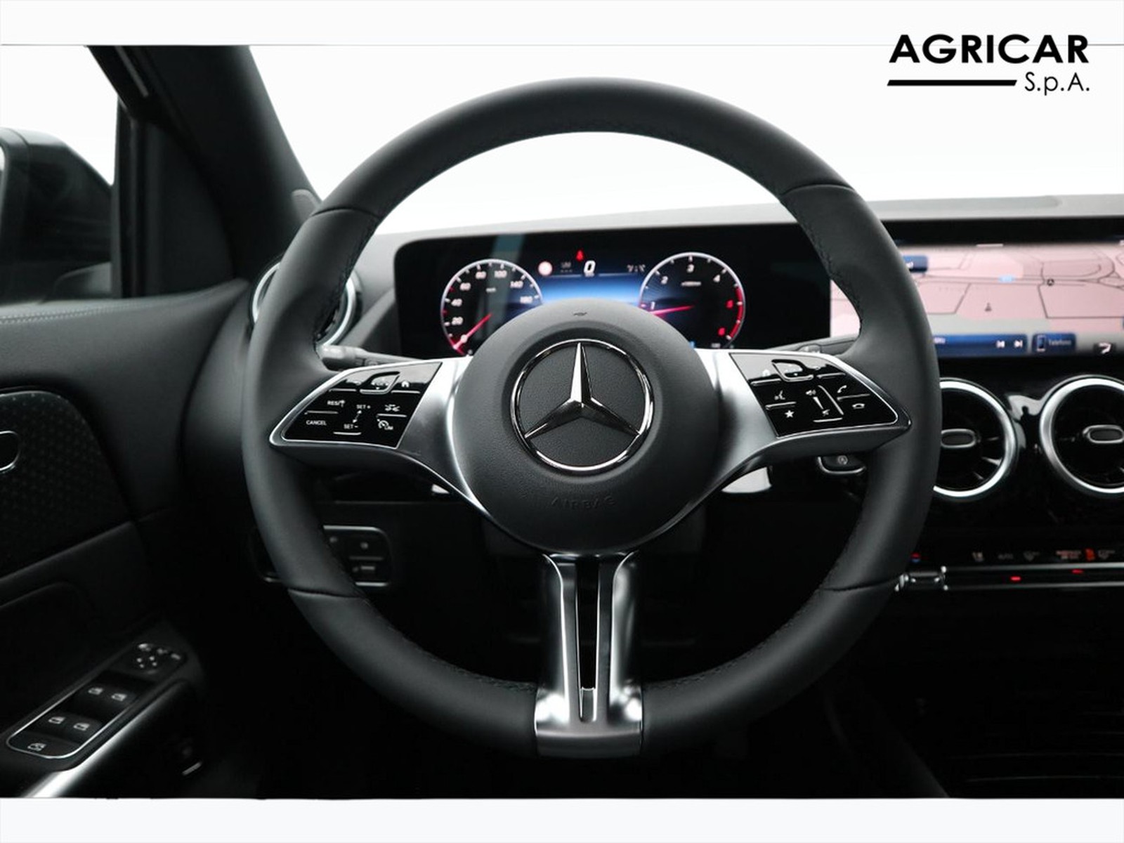 17 - Mercedes GLA 180 d progressive advanced 8g-dct