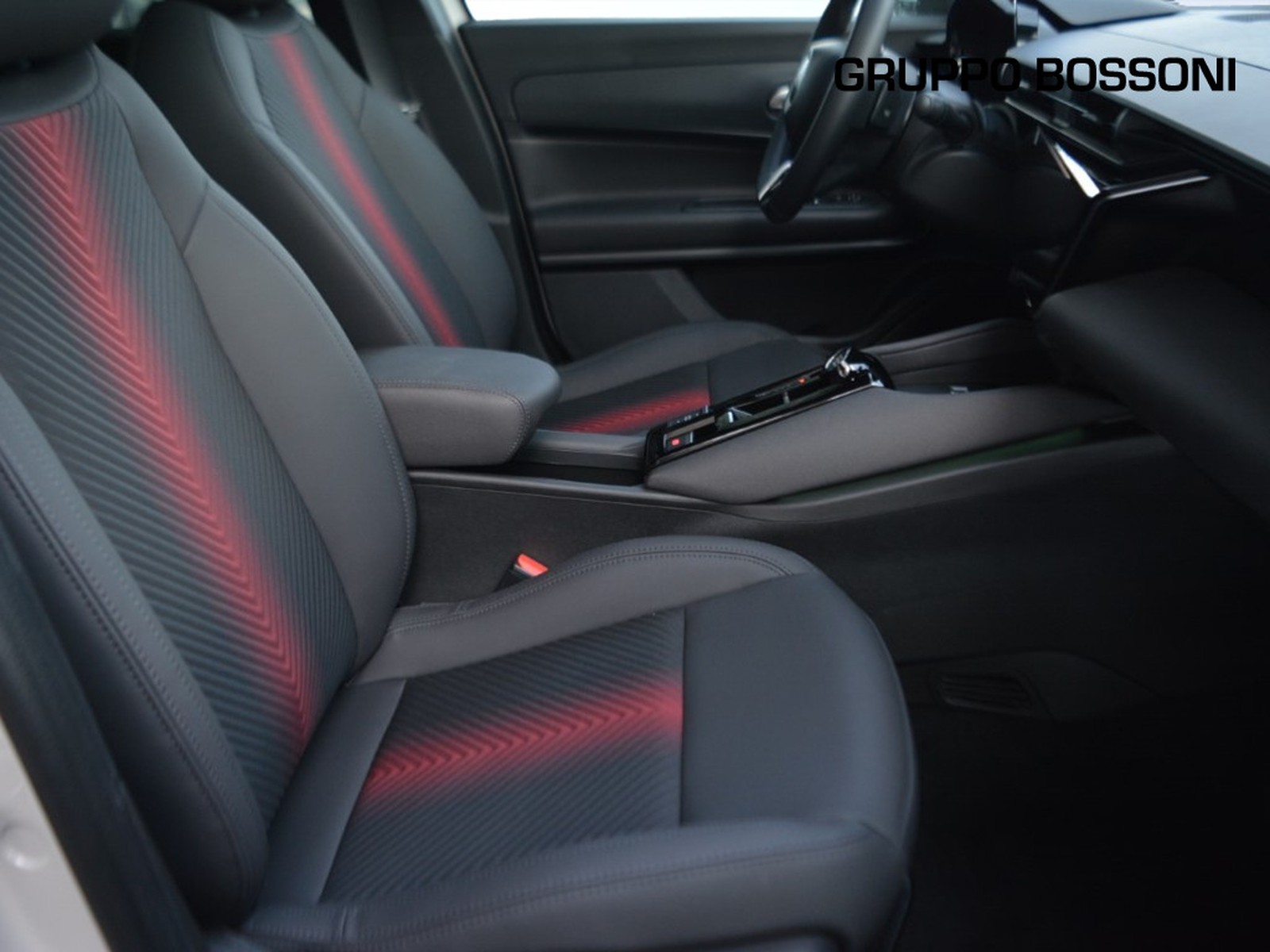 5 - Alfa Romeo Junior 1.2 hybrid 145cv ibrida speciale edct6