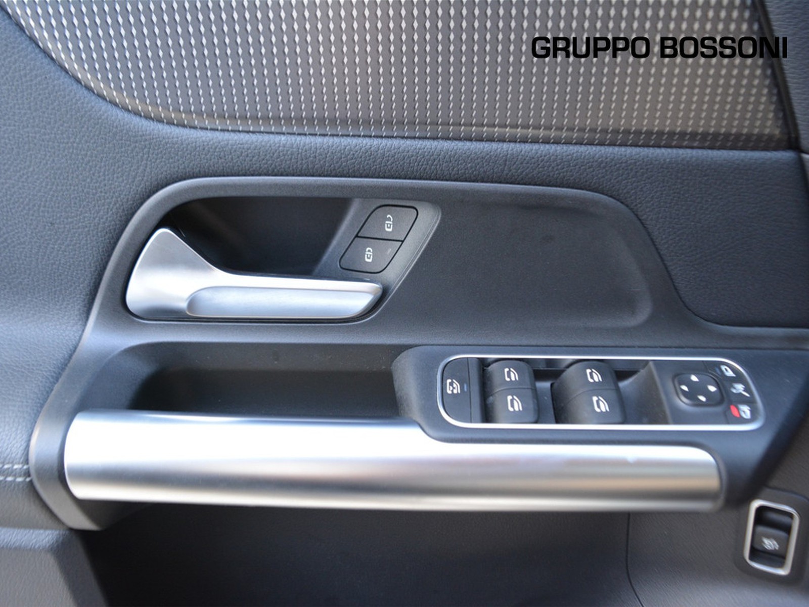 14 - Mercedes GLA 200 d sport plus 8g-dct