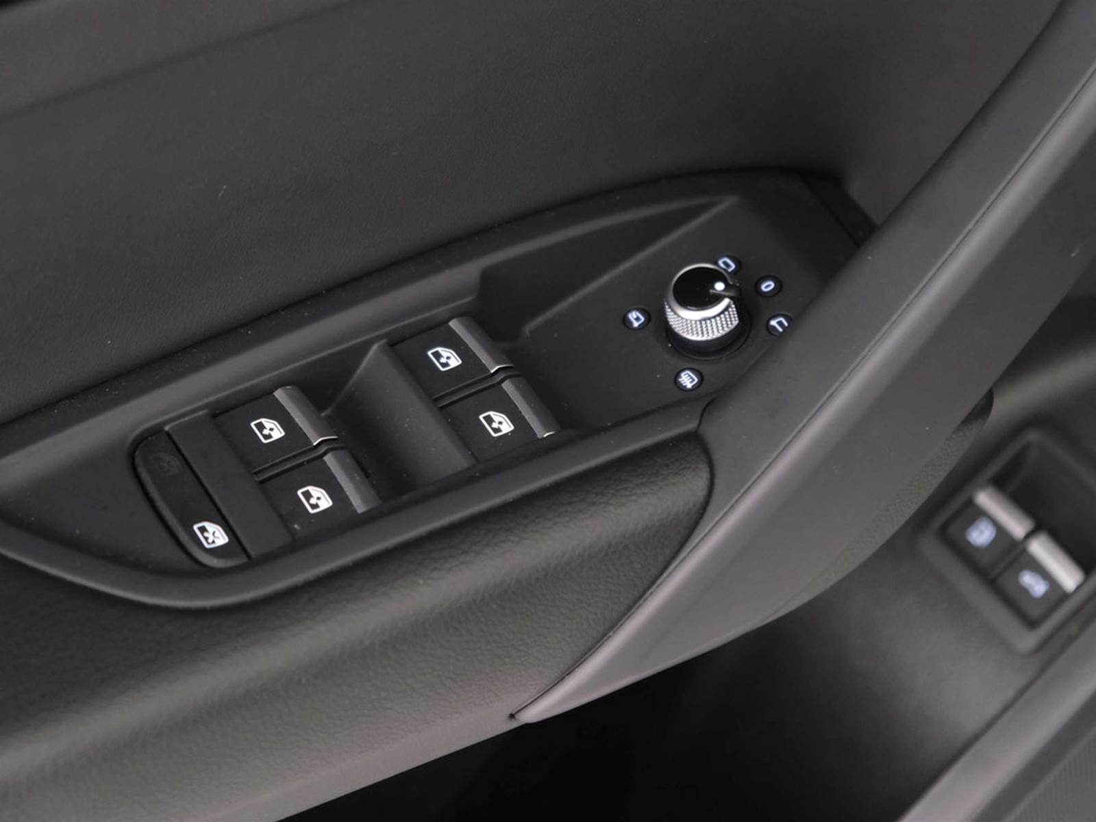 28 - Audi Q5 sportback 55 2.0 tfsi e identity black quattro s tronic