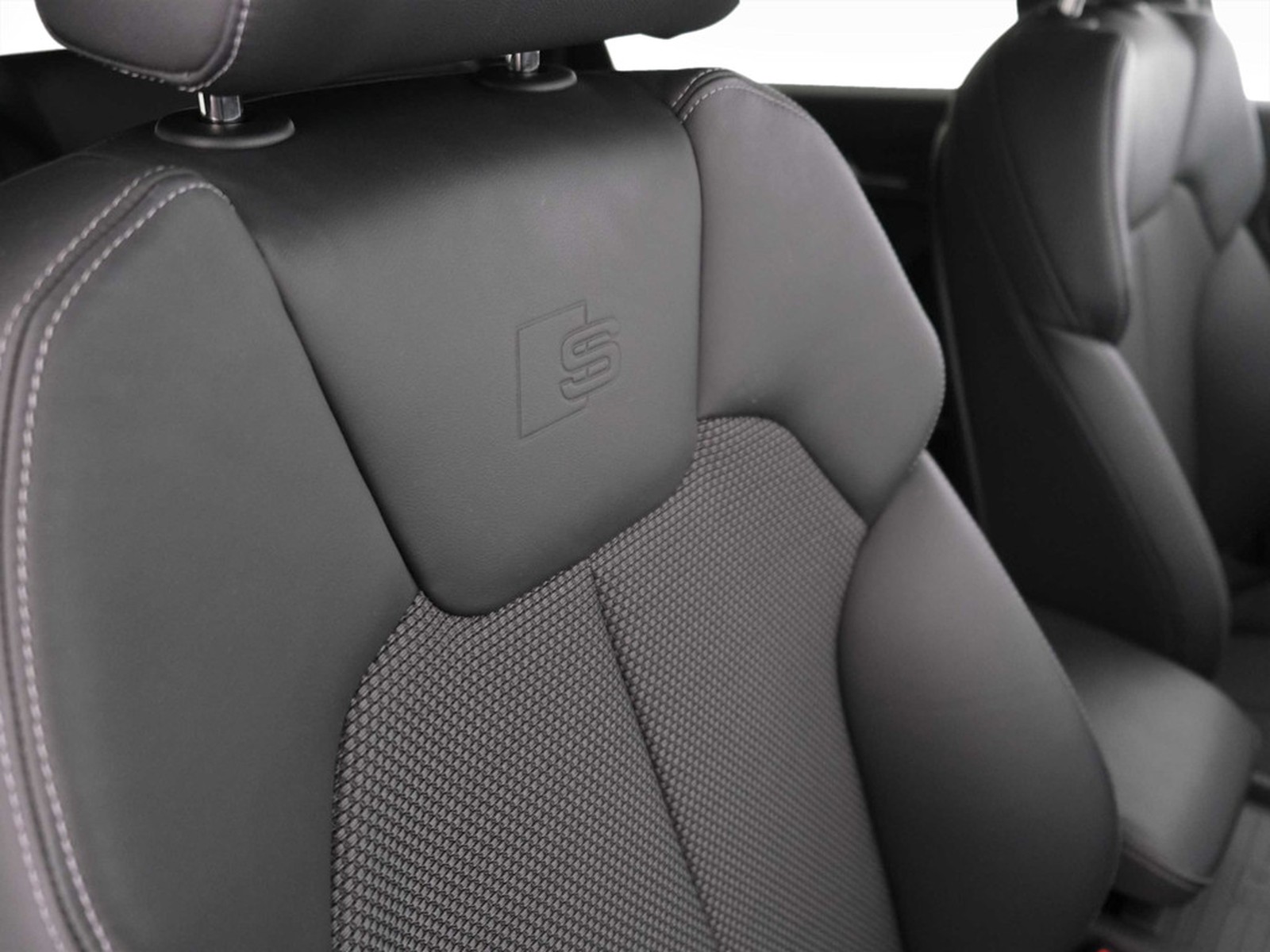 32 - Audi Q5 sportback 55 2.0 tfsi e identity black quattro s tronic