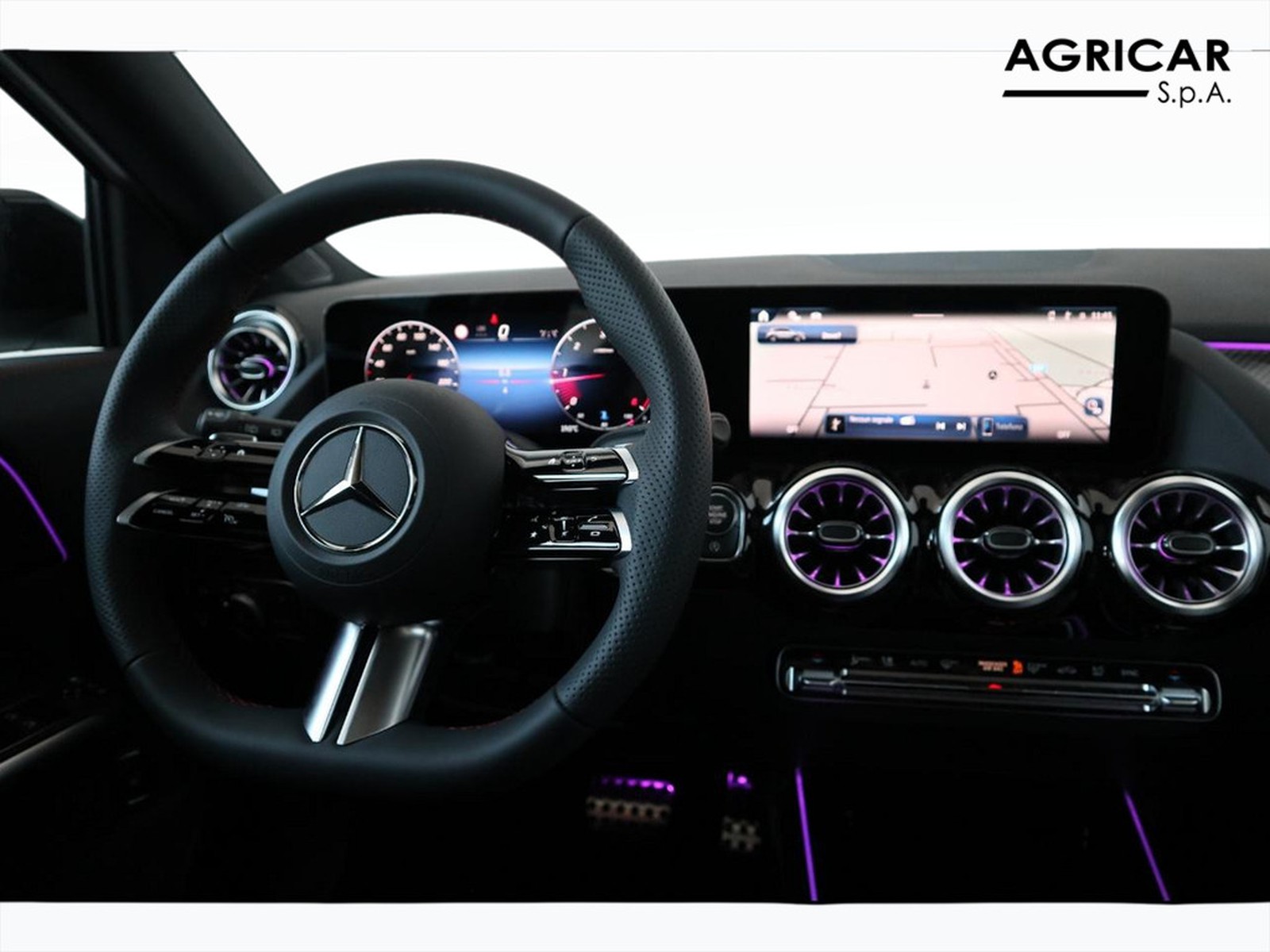 12 - Mercedes GLA 200 d amg line premium 4matic 8g-dct