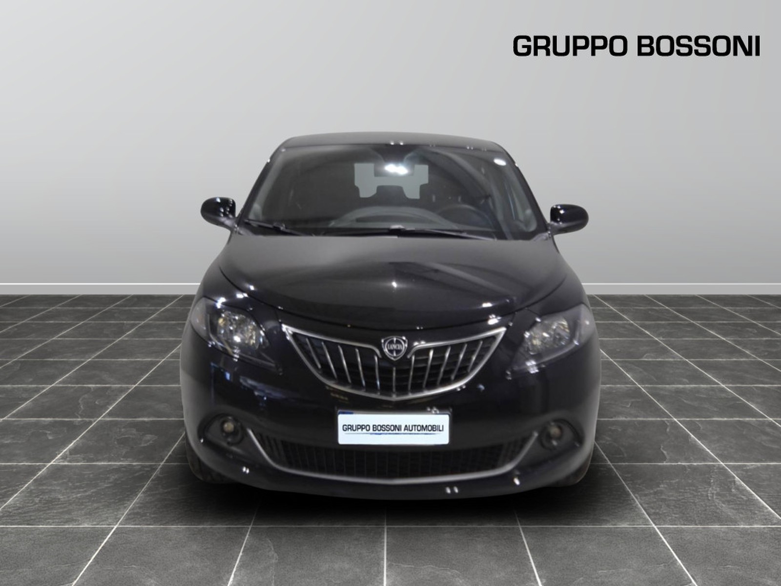 2 - Lancia Ypsilon 1.0 firefly hybrid 70cv platino s&s